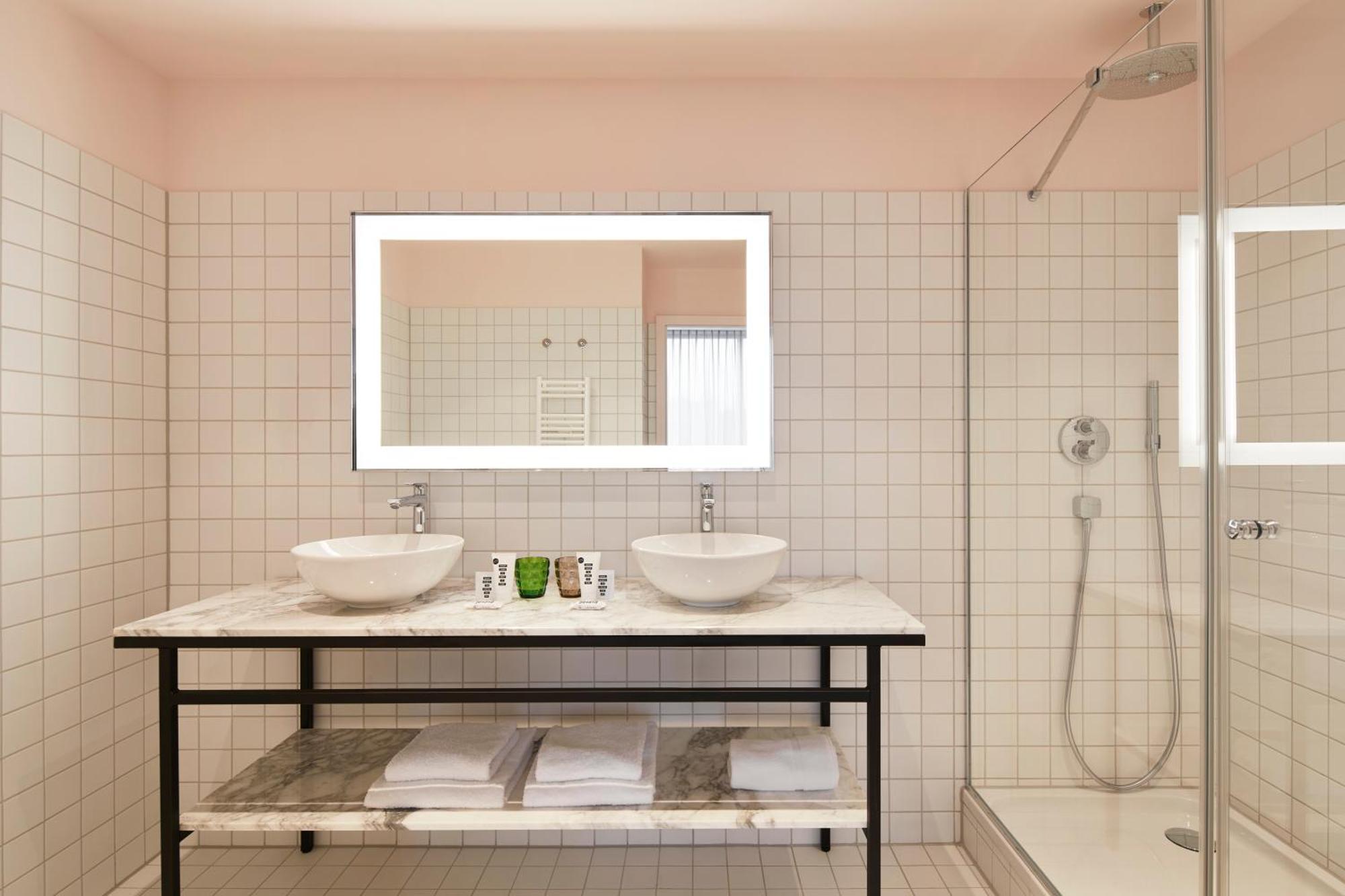 XXL Mama Room,1674698607:JPEG